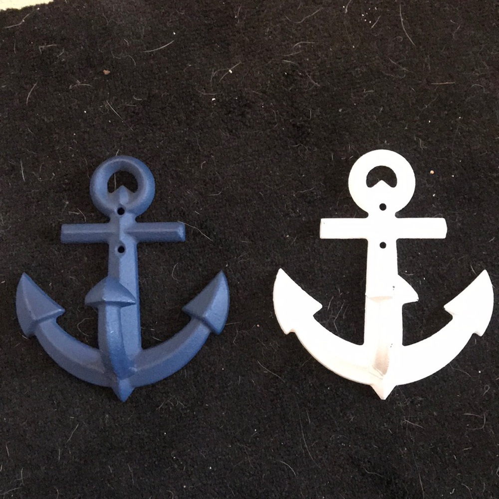 blue and white anchor hooks